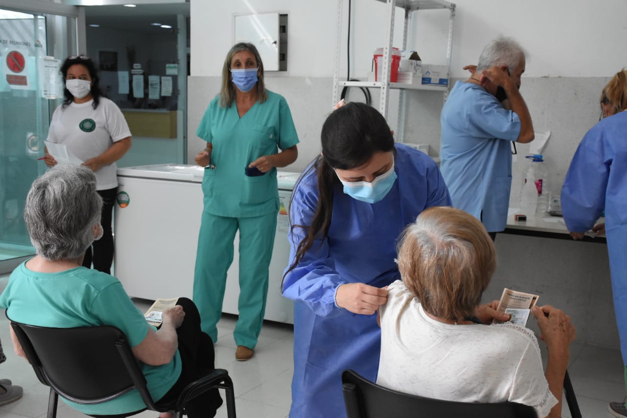 Vacunación: los mayores de 40 años ya pueden vacunarse sin turno en Funes 